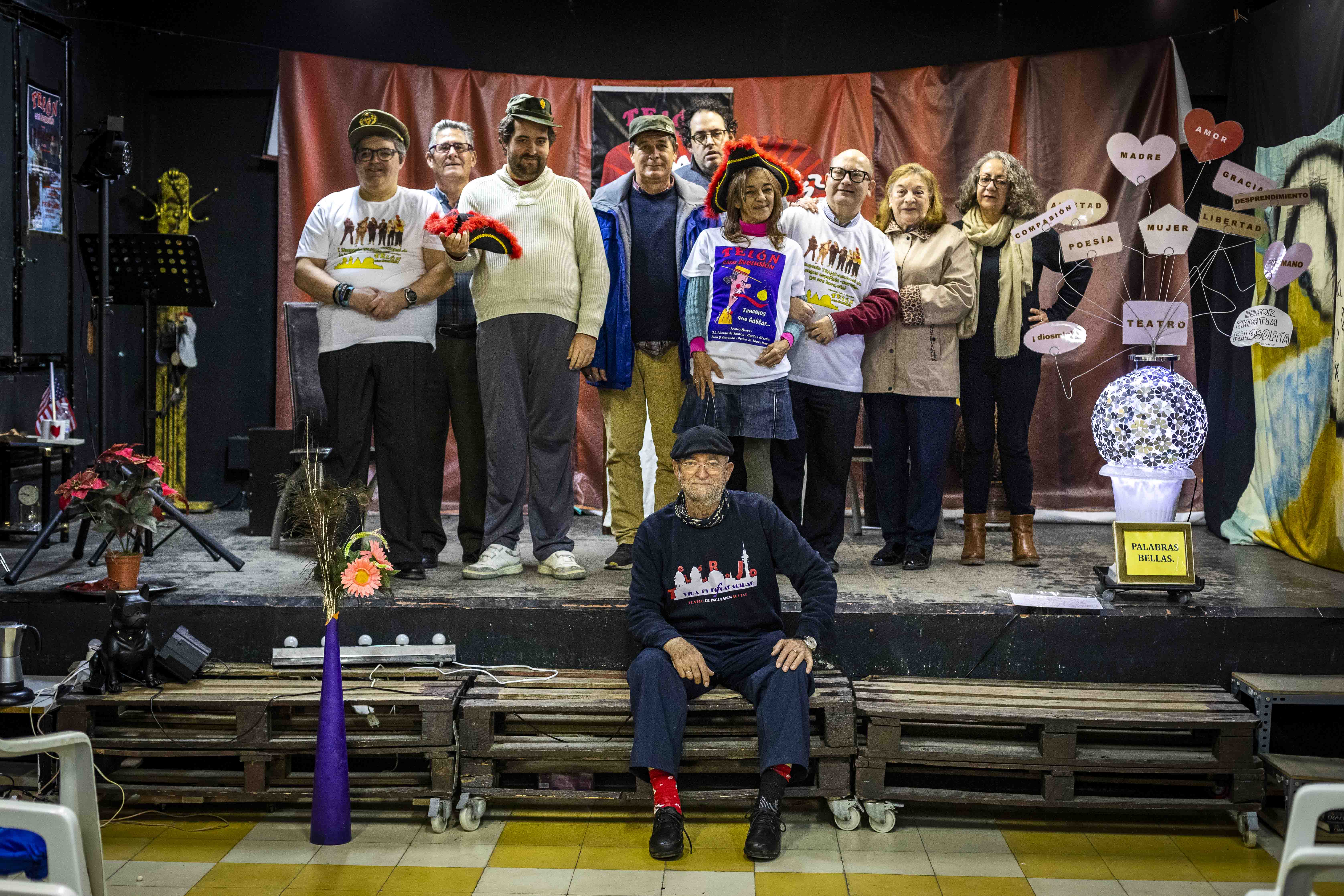 Actores, voluntarios y colaboradores de Telón Cádiz Inclusión, grupo que participa en el Día del Orgullo Loco.