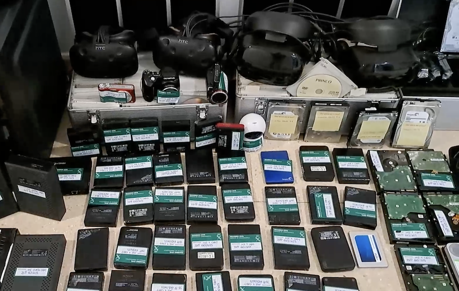 Ordenadores y discos duros con material pedófilo encontrado en Cádiz. Ordenadores y discos duros con material pedófilo encontrado en Cádiz.