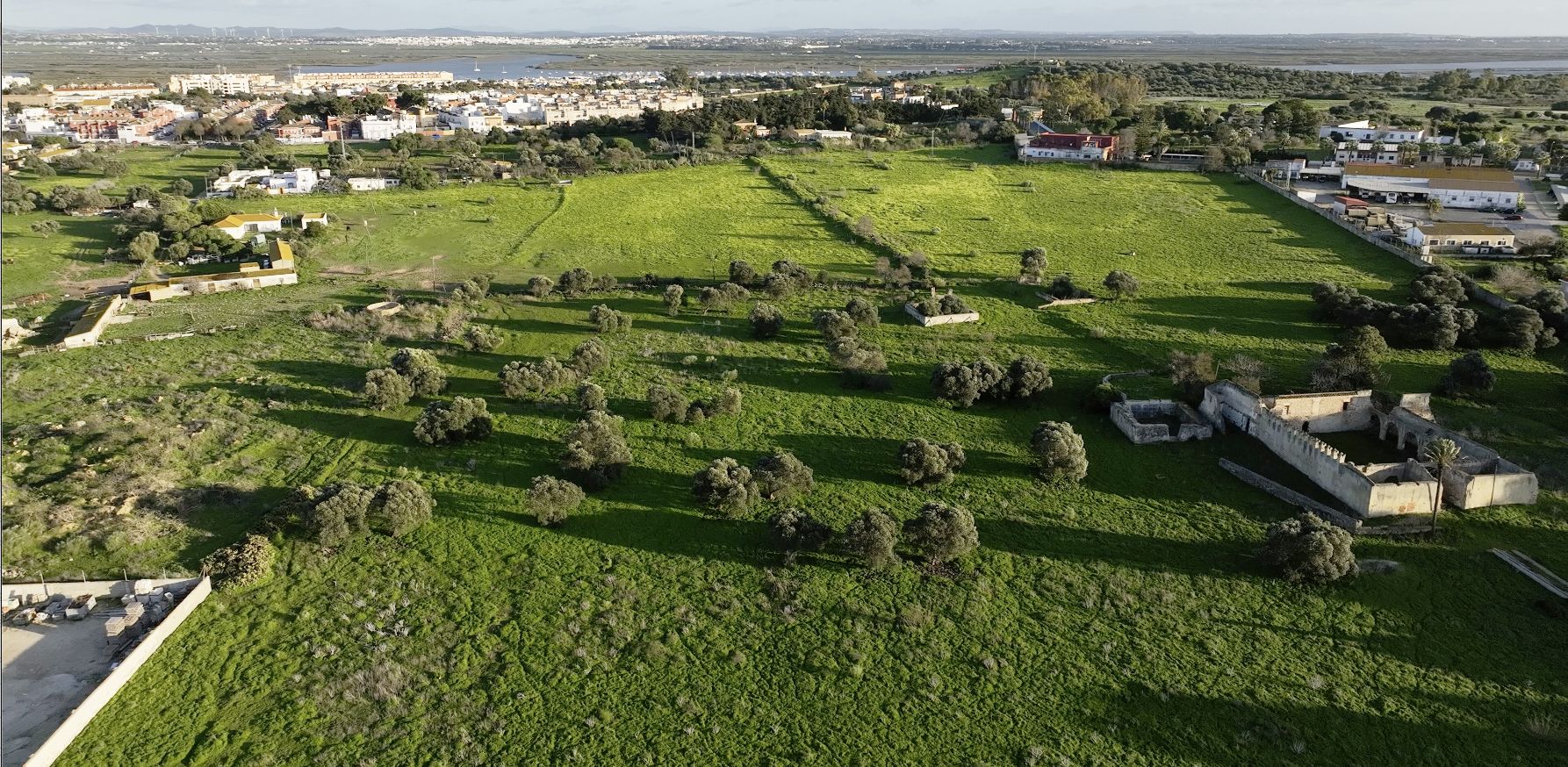 Parcela en la que irá el estadio de atletismo en San Fernando.