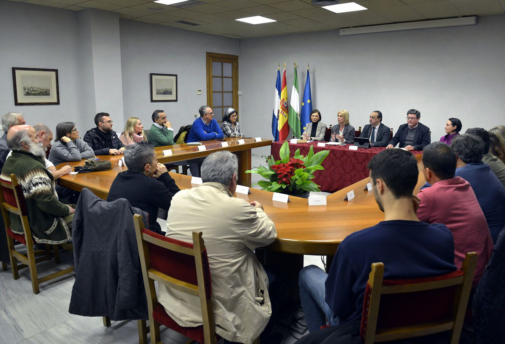 Reunión de la alcaldesa con libreros y editores de Jerez.