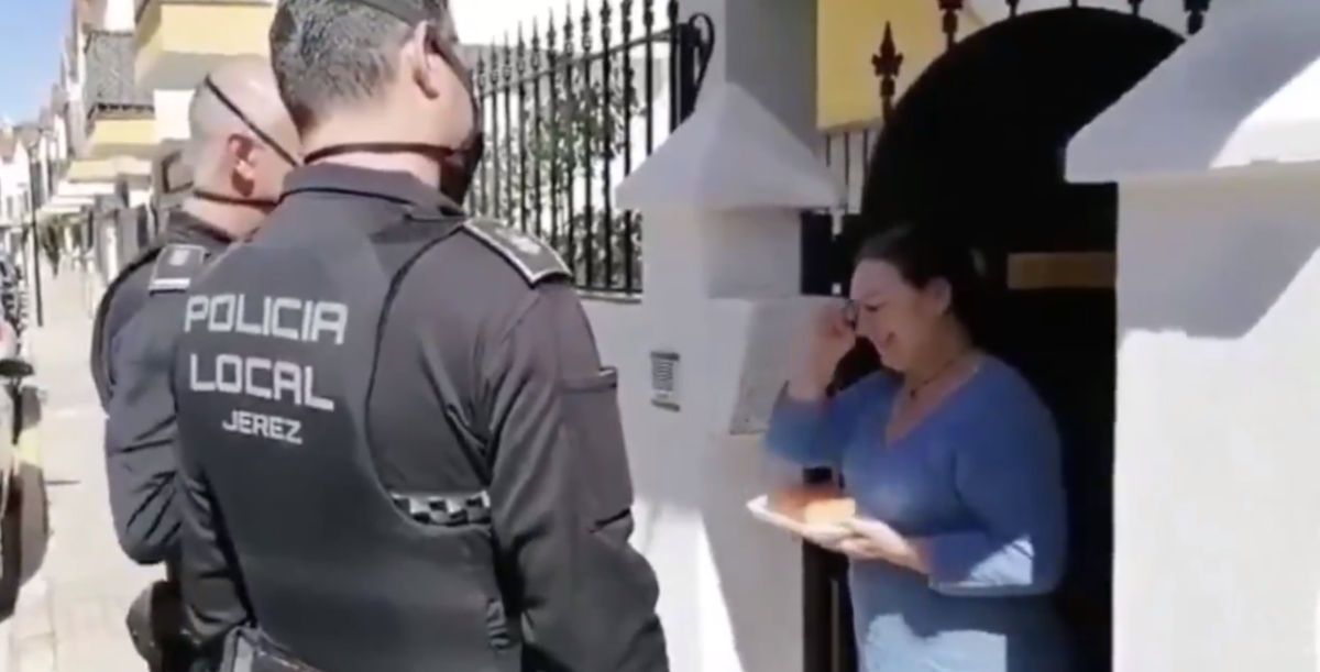 Un momento de la sorpresa de cumpleaños.