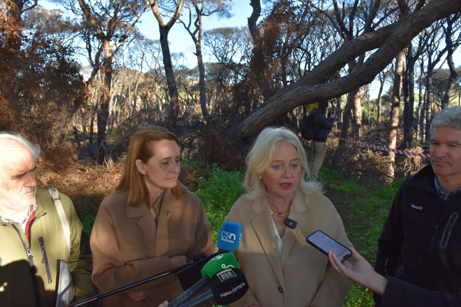 Colombo y la alcaldesa de Puerto Real en Las Canteras.