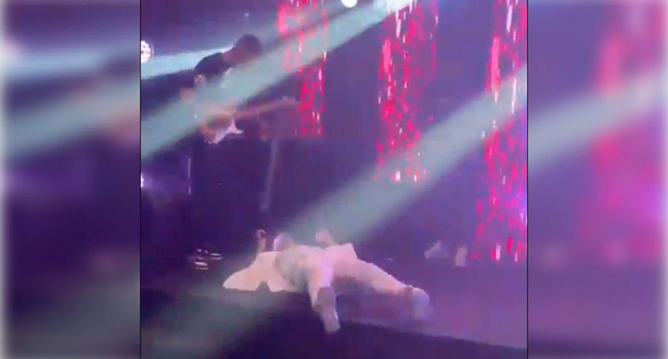 El cantante brasileño Pedro Henrique cayó desplomado al suelo durante su concierto.