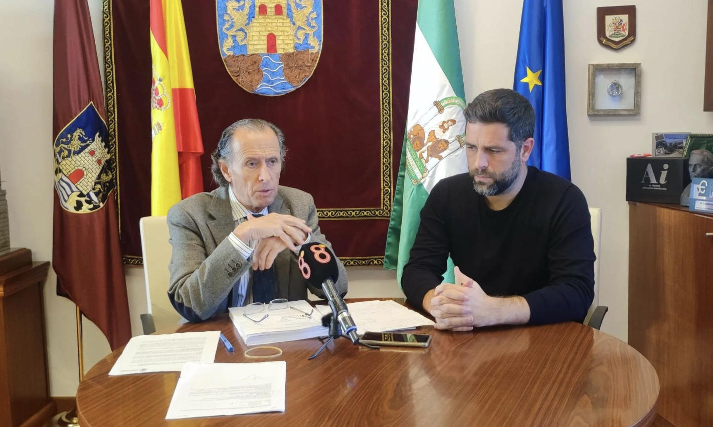 Objetivo, plantar 18.000 árboles en dos años en Chiclana. El alcalde y el delegado de Medio Ambiente presentando el plan. 