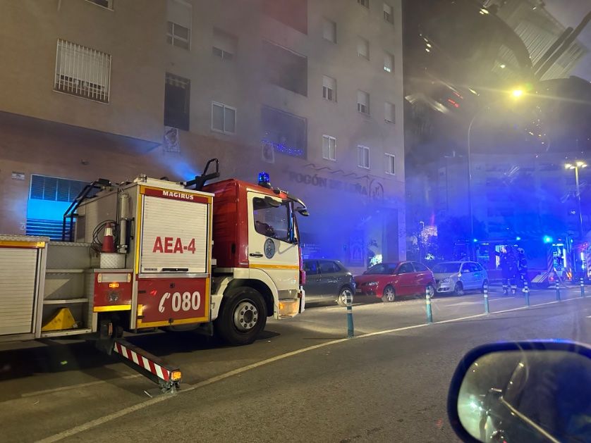 El incendio del restaurante El Fogón de Leña, en Sevilla, en una imagen del usuario de X '@kike8686'.
