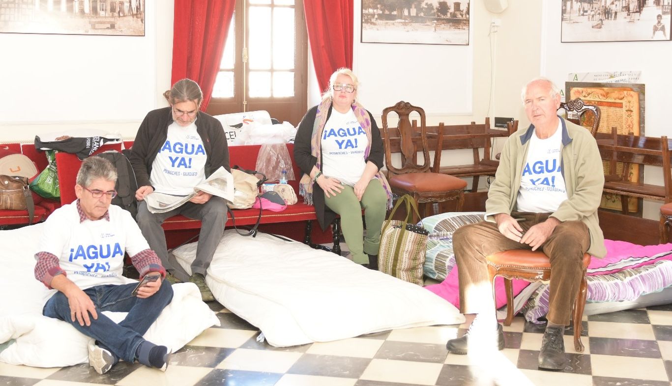Los miembros de Unidos por el Agua, en huelga de hambre.