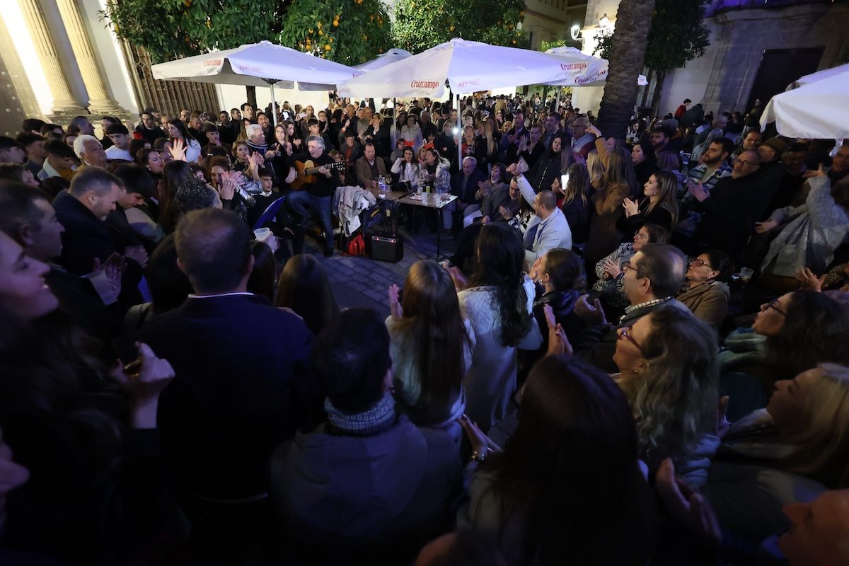 Zambomba en plaza Rafael Rivero