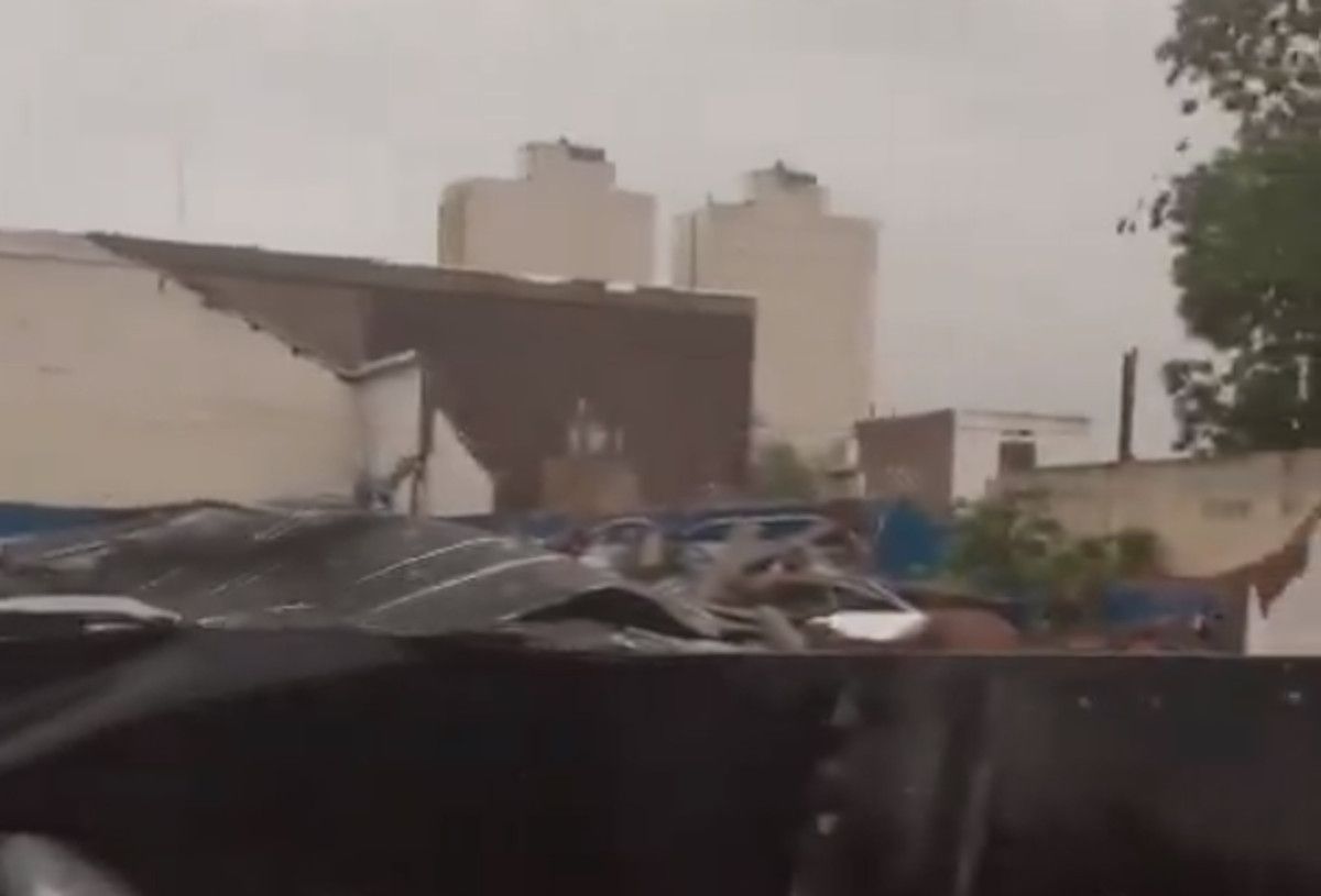 Tornado en la ciudad de Bahía Blanca, en Argentina.