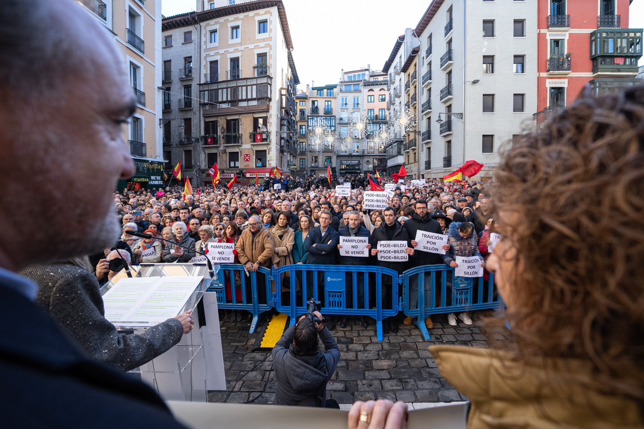 Concentración en Pamplona contra el pacto PSOE-Bildu.
