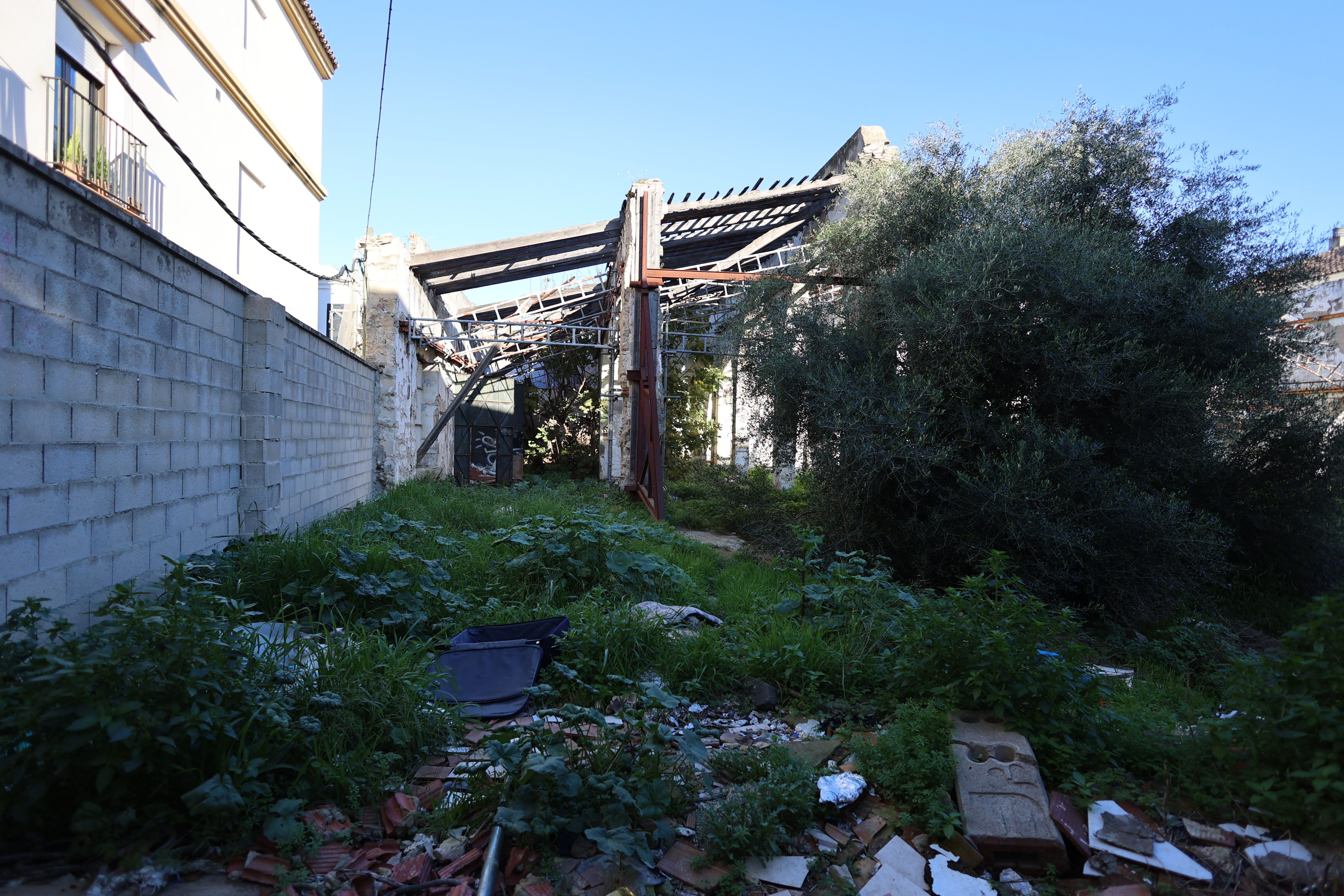 Una de las fincas abandonadas que se han puesto a la venta forzosa mediante concurso público.