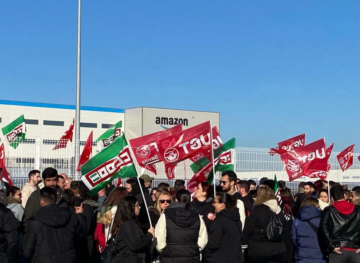 Un momento de las protestas de Amazon en Dos Hermanas, este lunes.