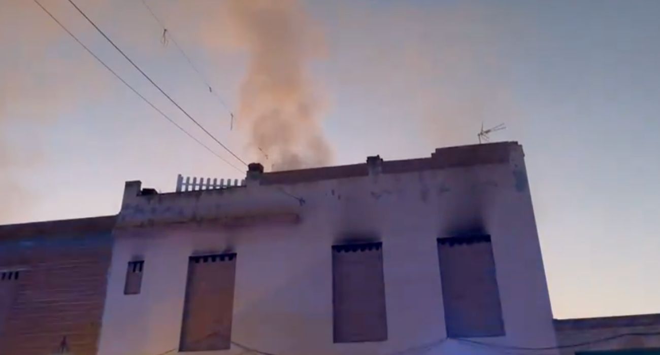 Humo en la vivienda en la que se ha producido el incendio.
