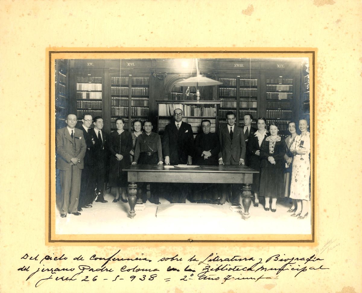 Fotografía del acto de la conferencia de Pedro Pérez Clotet en la Biblioteca, en 1938.