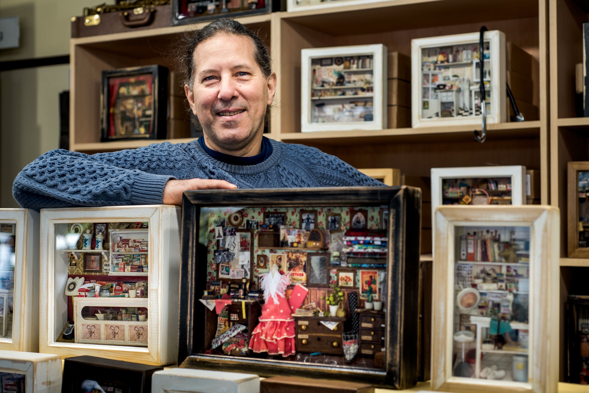 Las ventanas al pasado de Andrés Louro, que puedes visitar en la Feria de Artesanía de Sevilla.