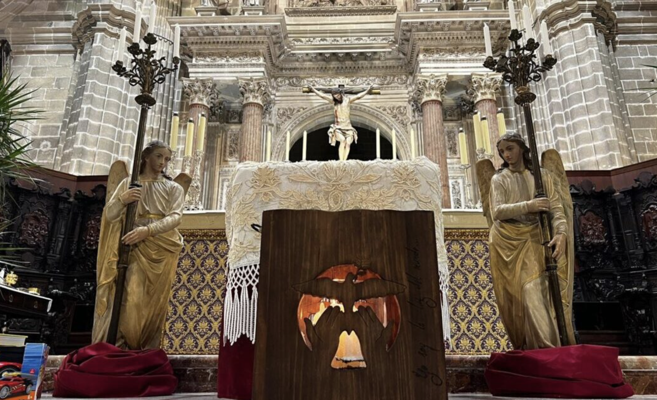 La 'Luz de la Paz de Belén', el pasado año en la Catedral de Jerez. 
