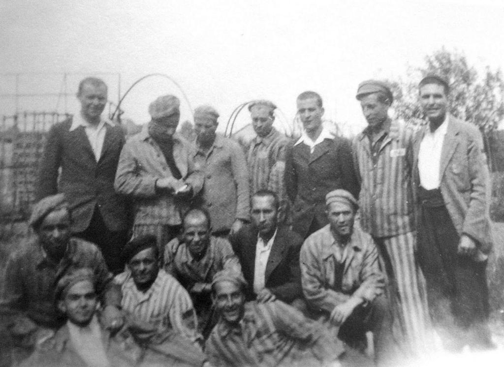 Un grupo de españoles liberados de los campos de concentración.