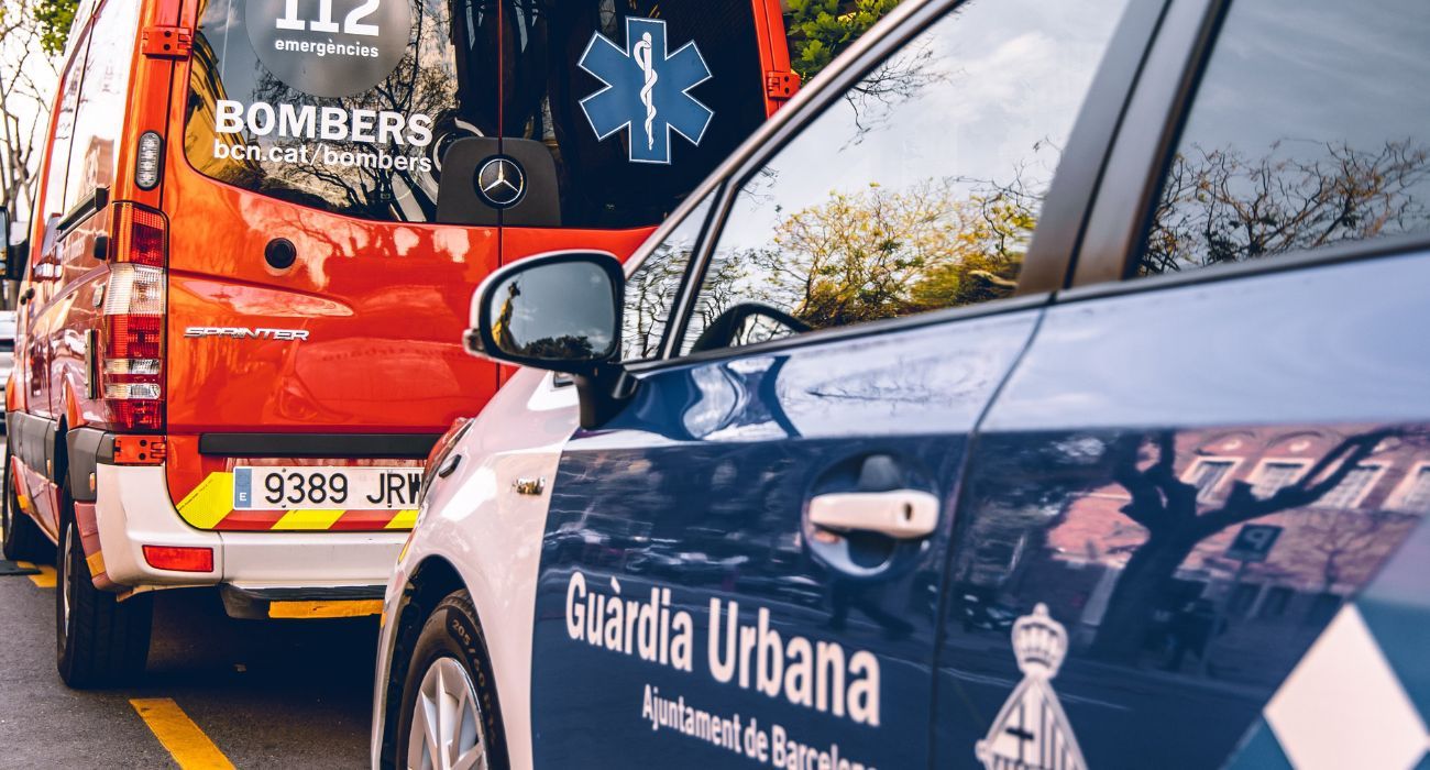 Agentes de la Guardia Urbana han intervenido tras el tiroteo de un hombre contra dos familiares.