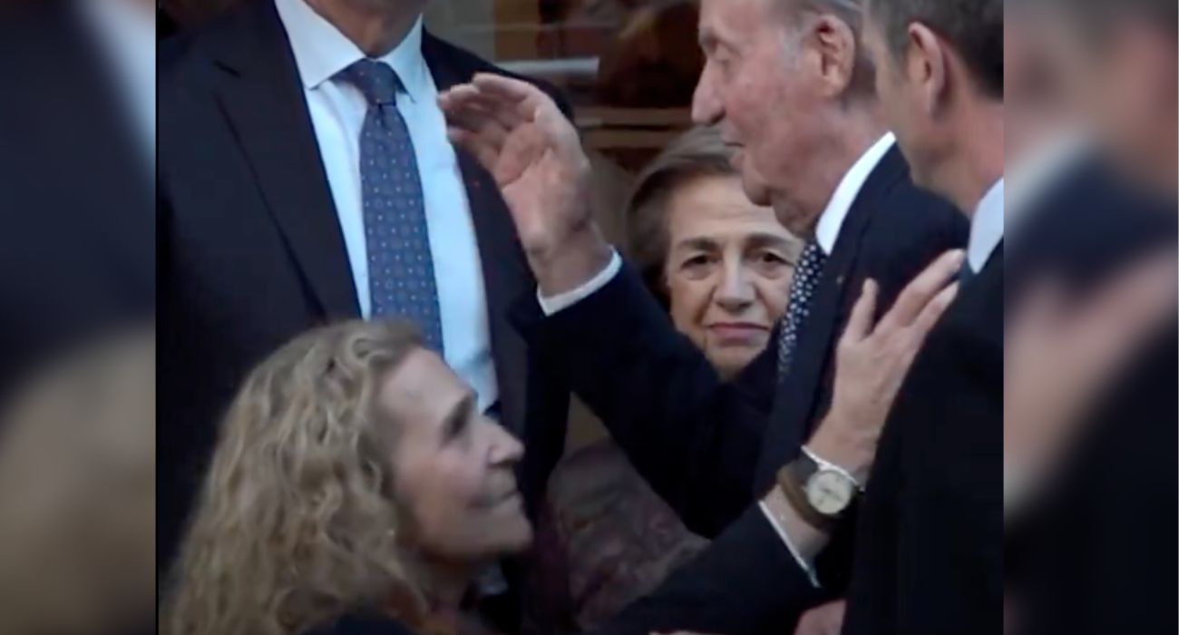 Un momento de la despedida entre el rey emérito y la infanta Elena.