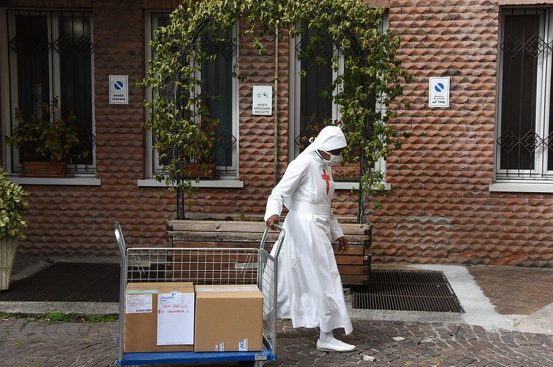 Una enfermera de la clínica San Camillo, en Brescia, en una imagen reciente. FOTO: Christian Penocchio