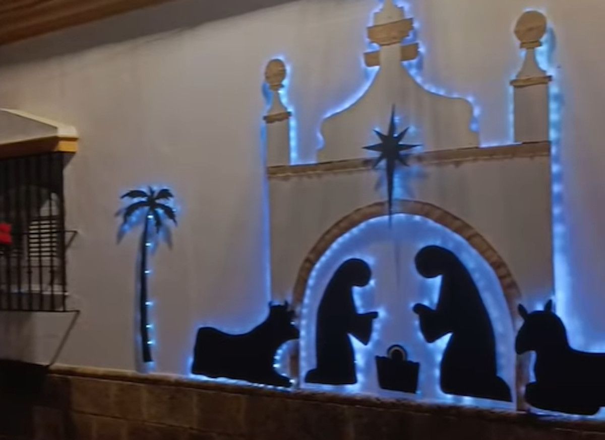 Decoración navideña en la calle San José, en Puerto Real. Decoración navideña en la calle San José, en Puerto Real.