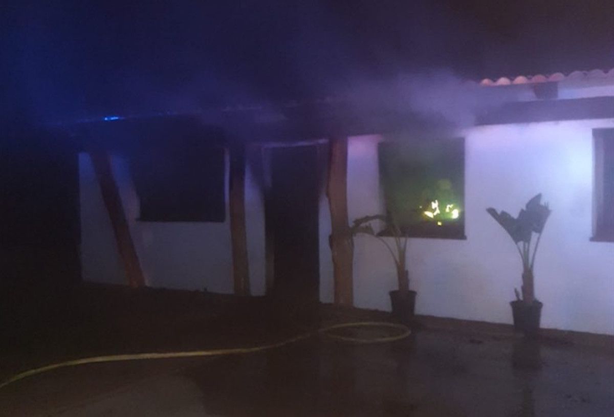 Incendio en un chalet ubicado en Los Caños de Meca, en Barbate.