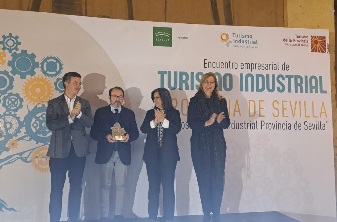Entrega del Premio Turismo Industrial 2023 que recibe el alcalde de Alcalá de Guadaíra.