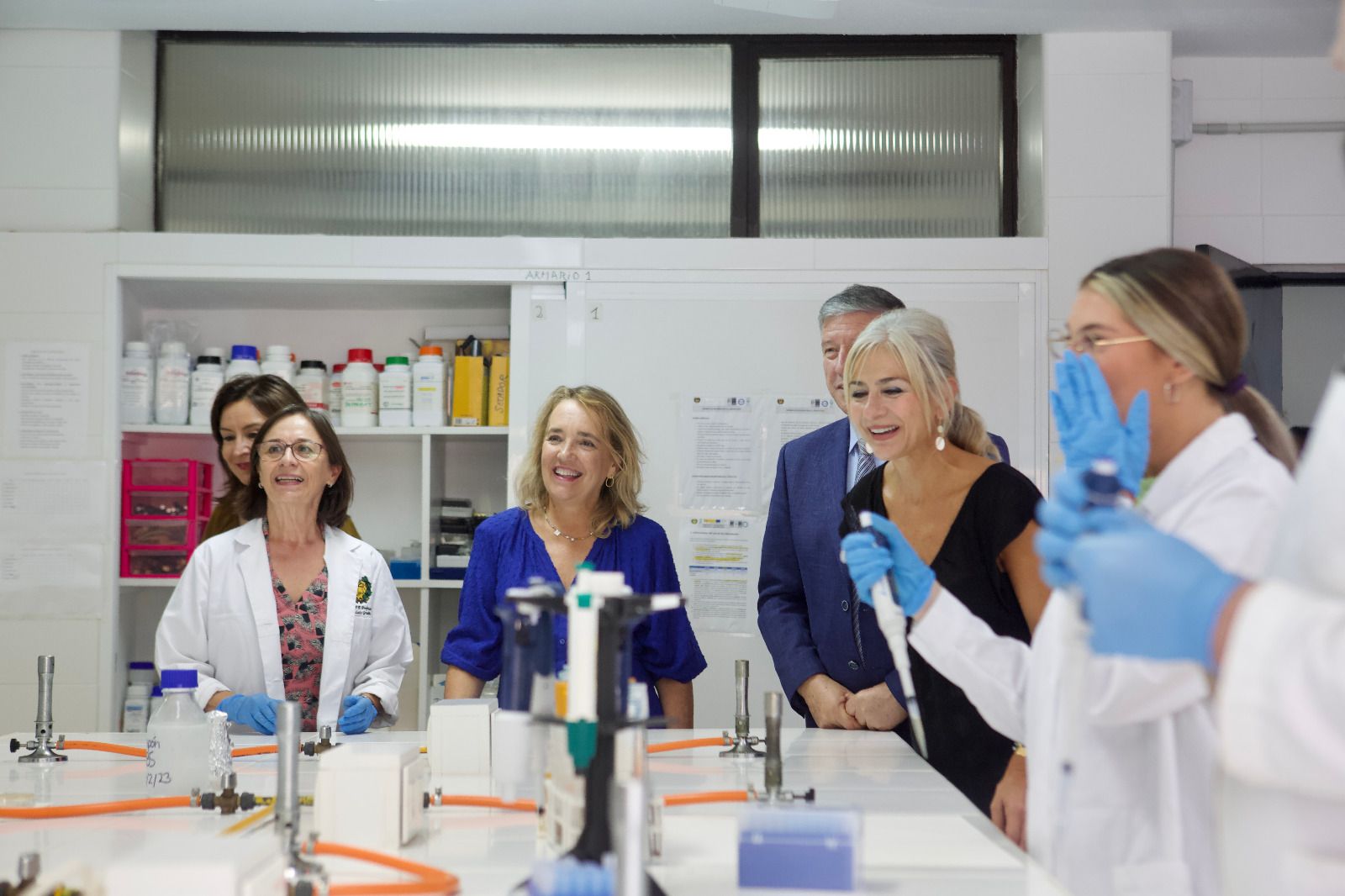 Patricia del Pozo junto a alumnos de FP.