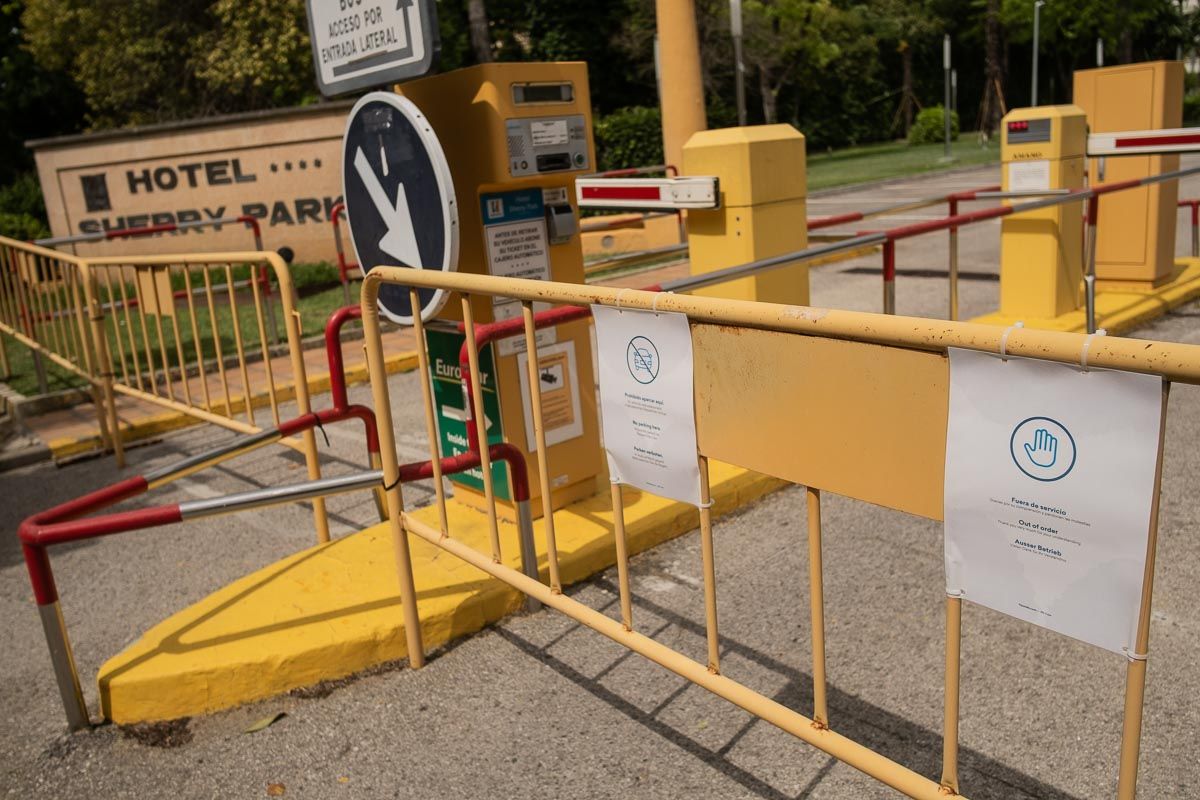 Hotel Sherry Park, este viernes, uno de los siete que Hipotels explota en la provincia. FOTO: MANU GARCÍA