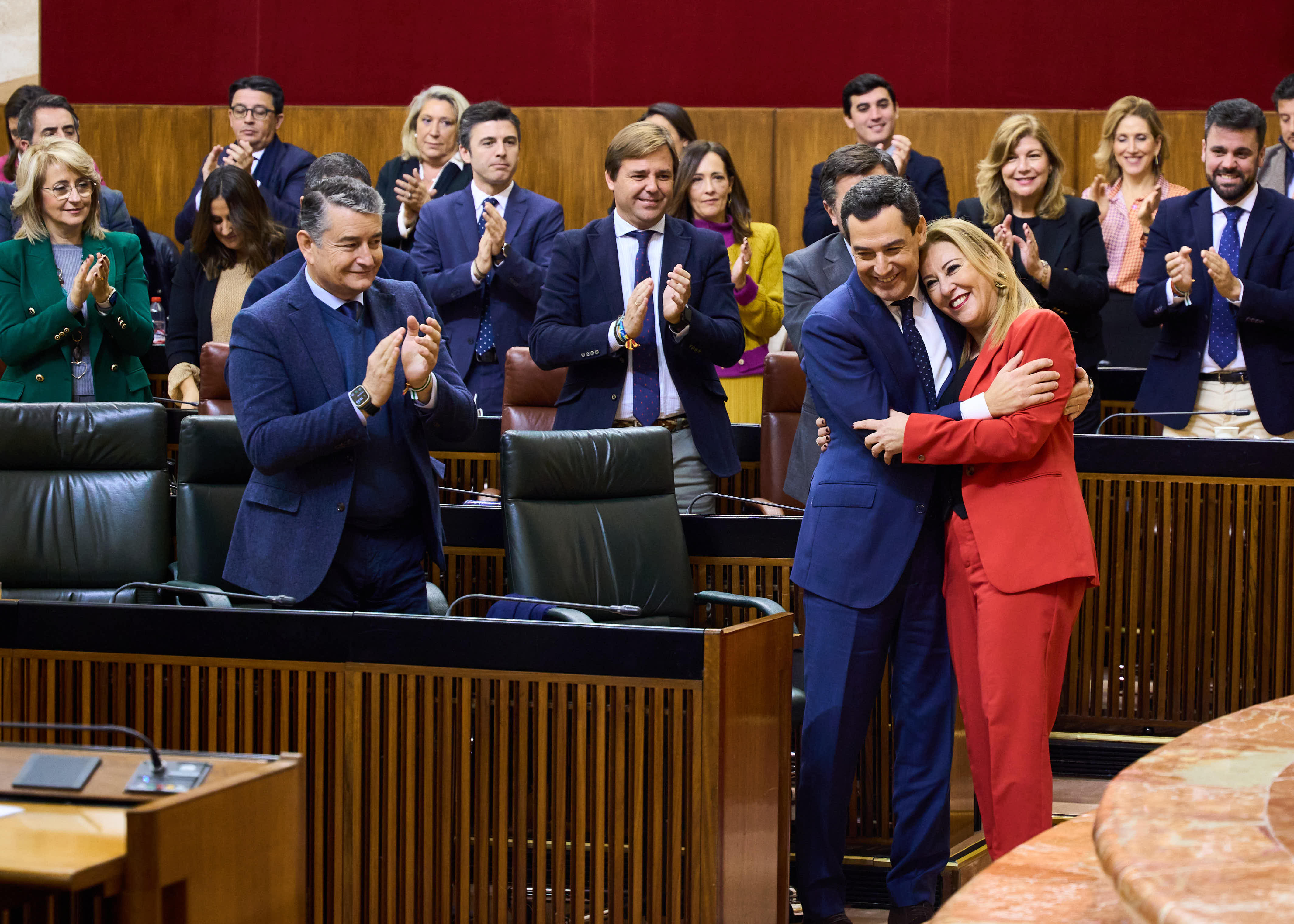 Juanma Moreno y Carolina España tras la aprobación de los Presupuestos.