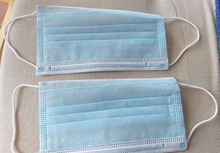 Mascarillas repartidas en Punta Umbría.