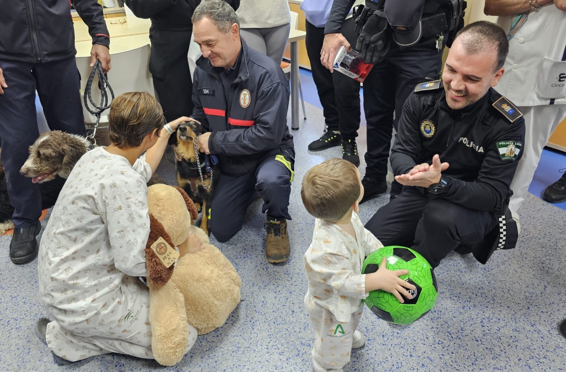 Una visita muy especial a los pacientes del Hospital Virgen de Valme de Sevilla.