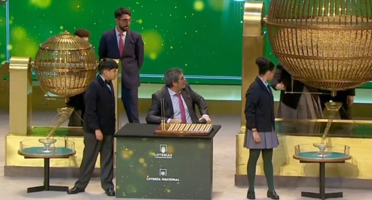 Los niños de San Ildefonso, en el sorteo extraordinario de la Lotería de Navidad. Los niños de San Ildefonso, en el sorteo extraordinario de la Lotería de Navidad.