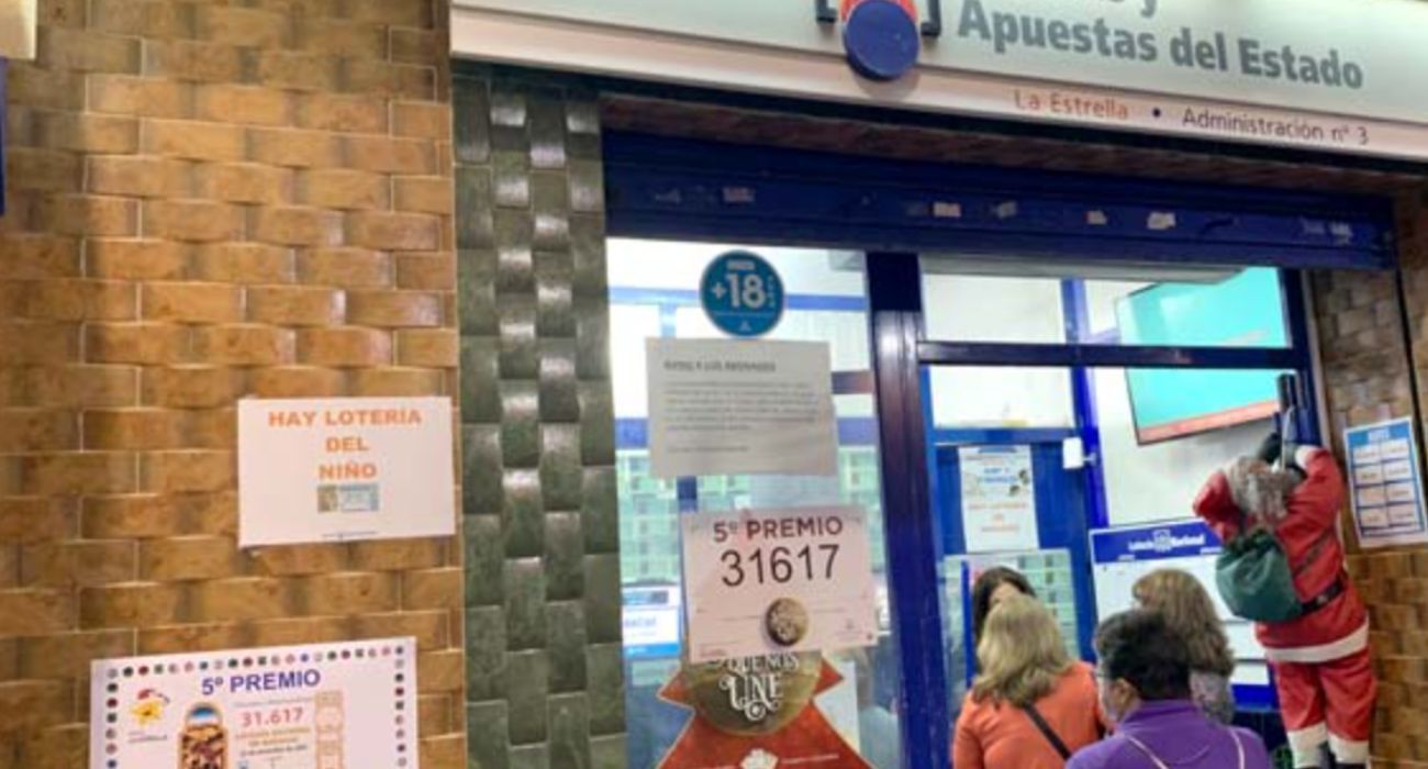 Imagen de archivo de una administración de Loterías de Dos Hermanas. Imagen de archivo de una administración de Loterías de Dos Hermanas.