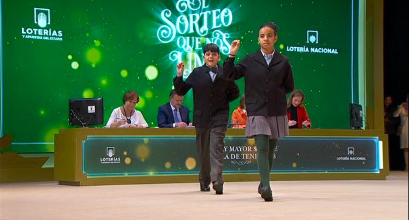 Sevilla y Málaga se unen a la fiesta de la Lotería de Navidad. Sevilla y Málaga se unen a la fiesta de la Lotería de Navidad.