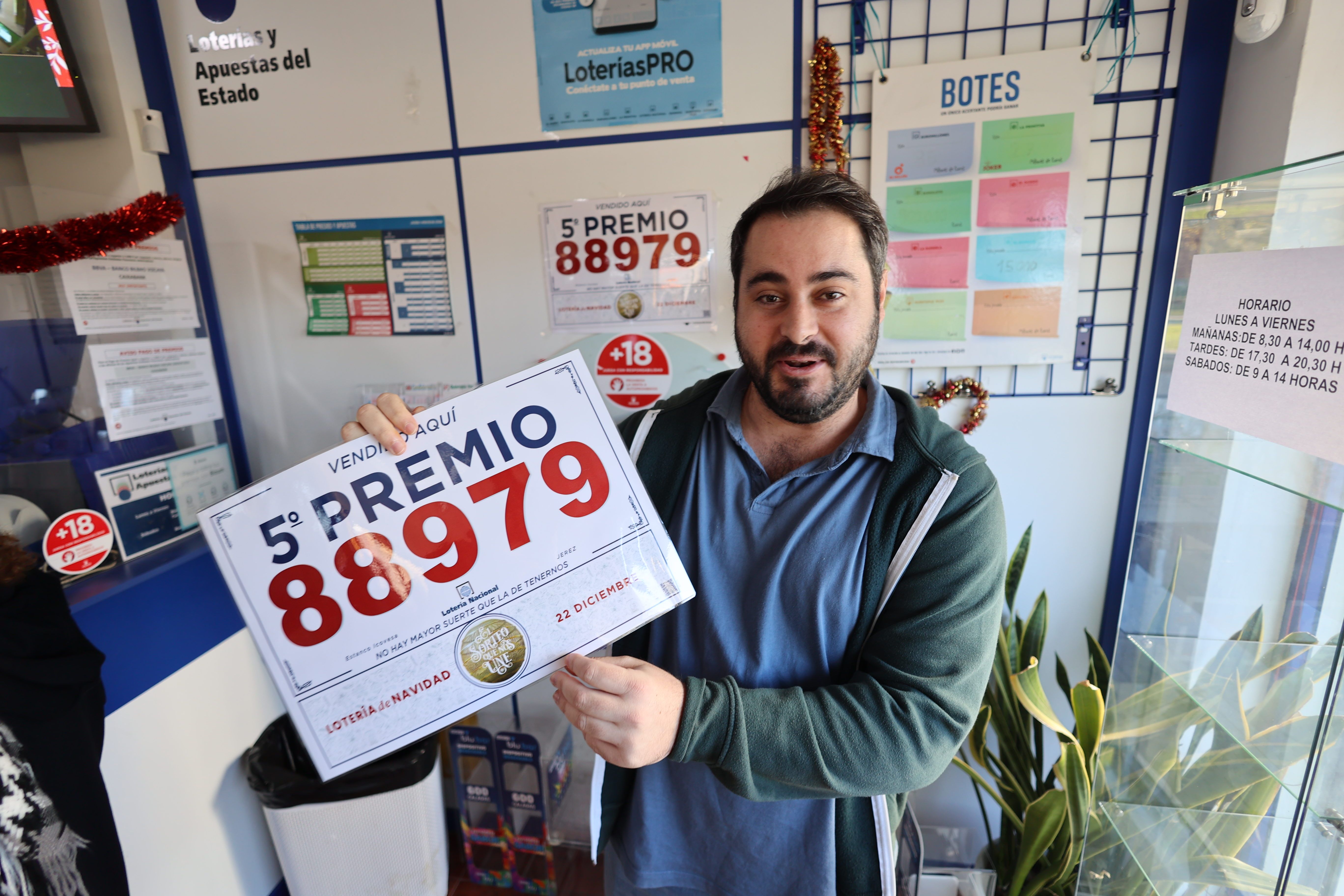 Julián Carrascosa Cosano vende otro quinto premio en Jerez. Julián Carrascosa Cosano vende otro quinto premio en Jerez.