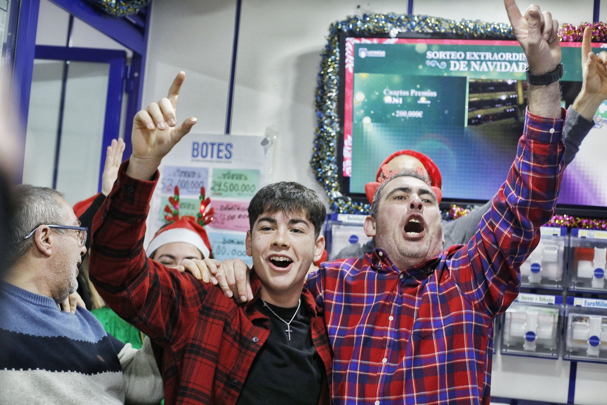 La alegría tras el quinto premio en el centro de Cádiz.