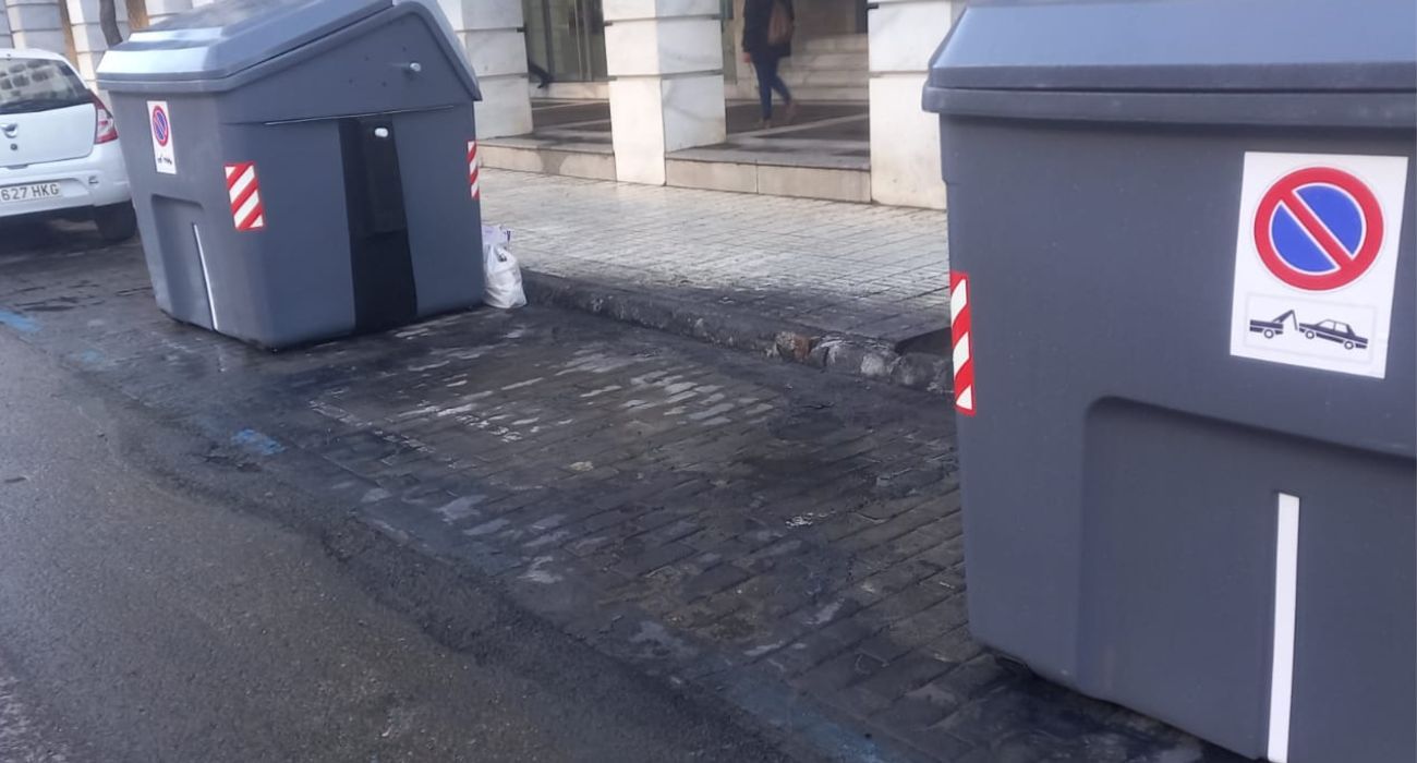 Quema de contenedores en la calle Sevilla de Jerez.