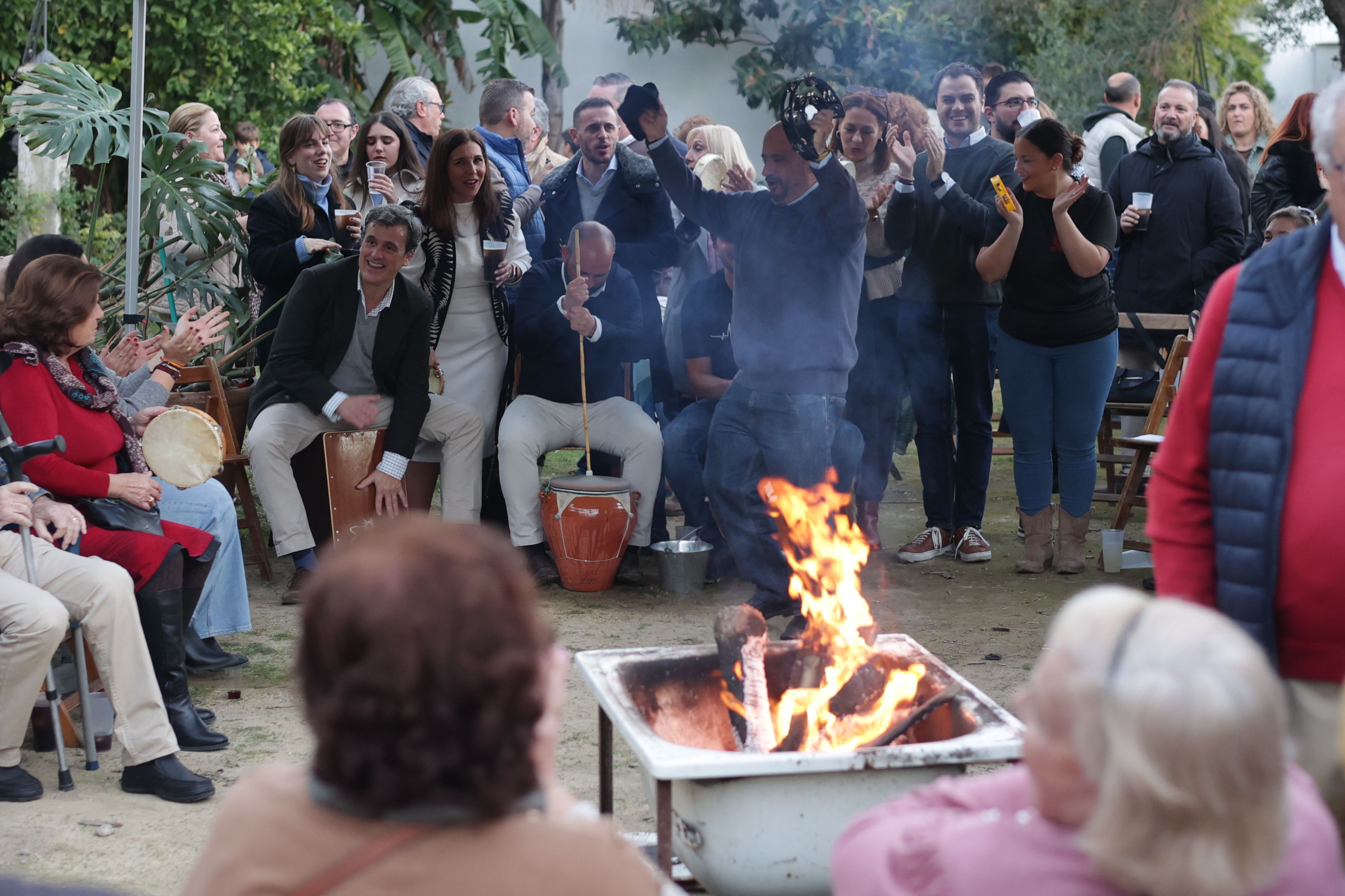 Zambomba de la Hermandad del Calvario.