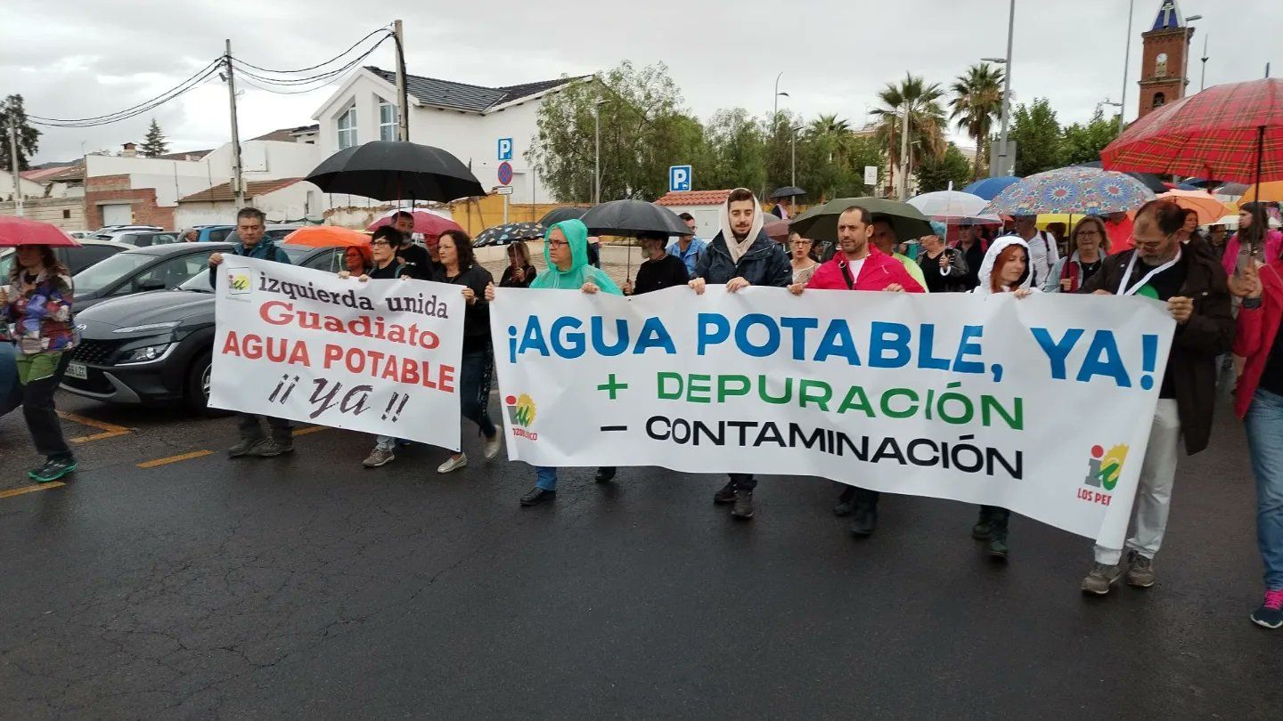Manifestación pidiendo agua potable.