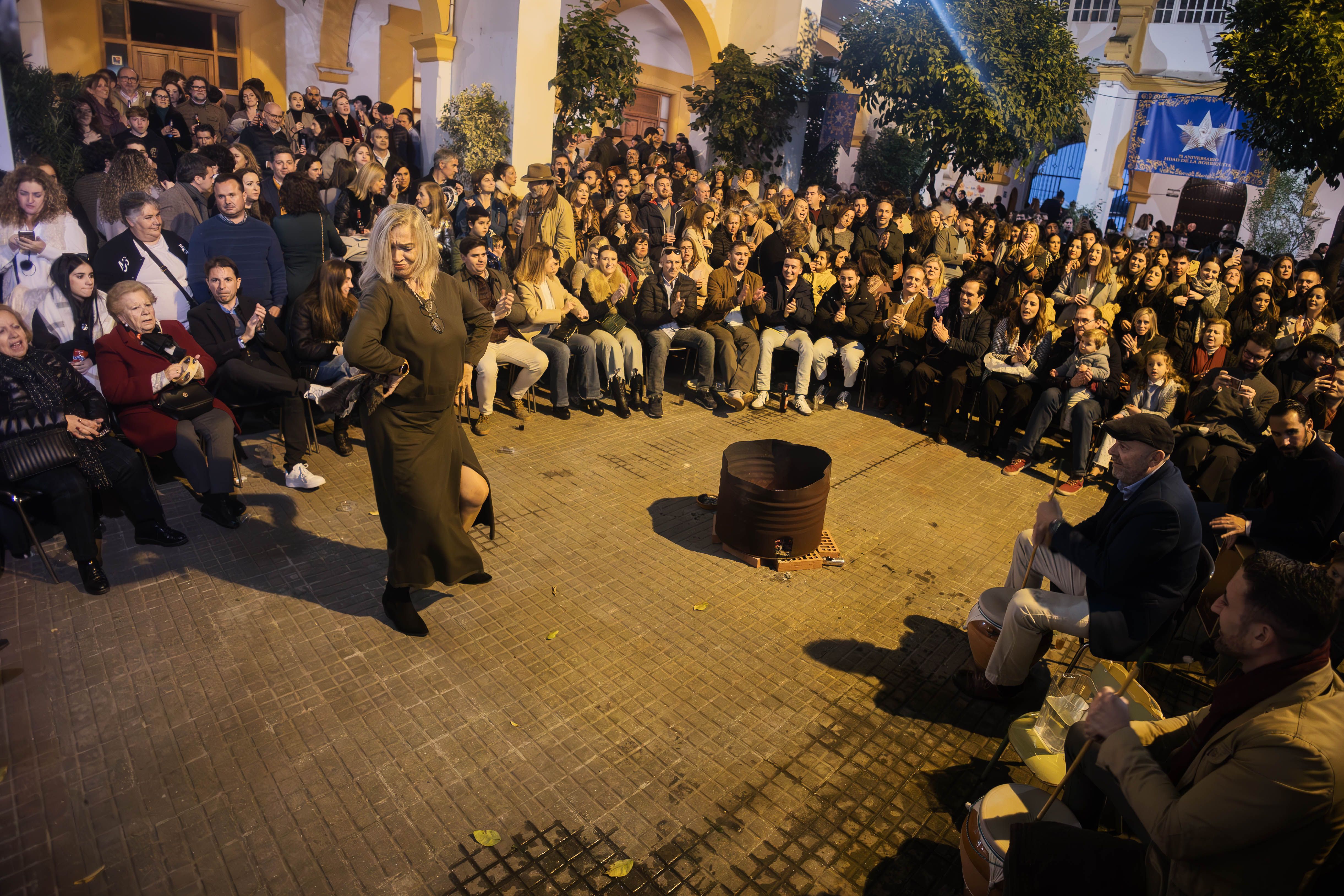 Una de las últimas Zambombas del año, la hermandad de la Borriquita.
