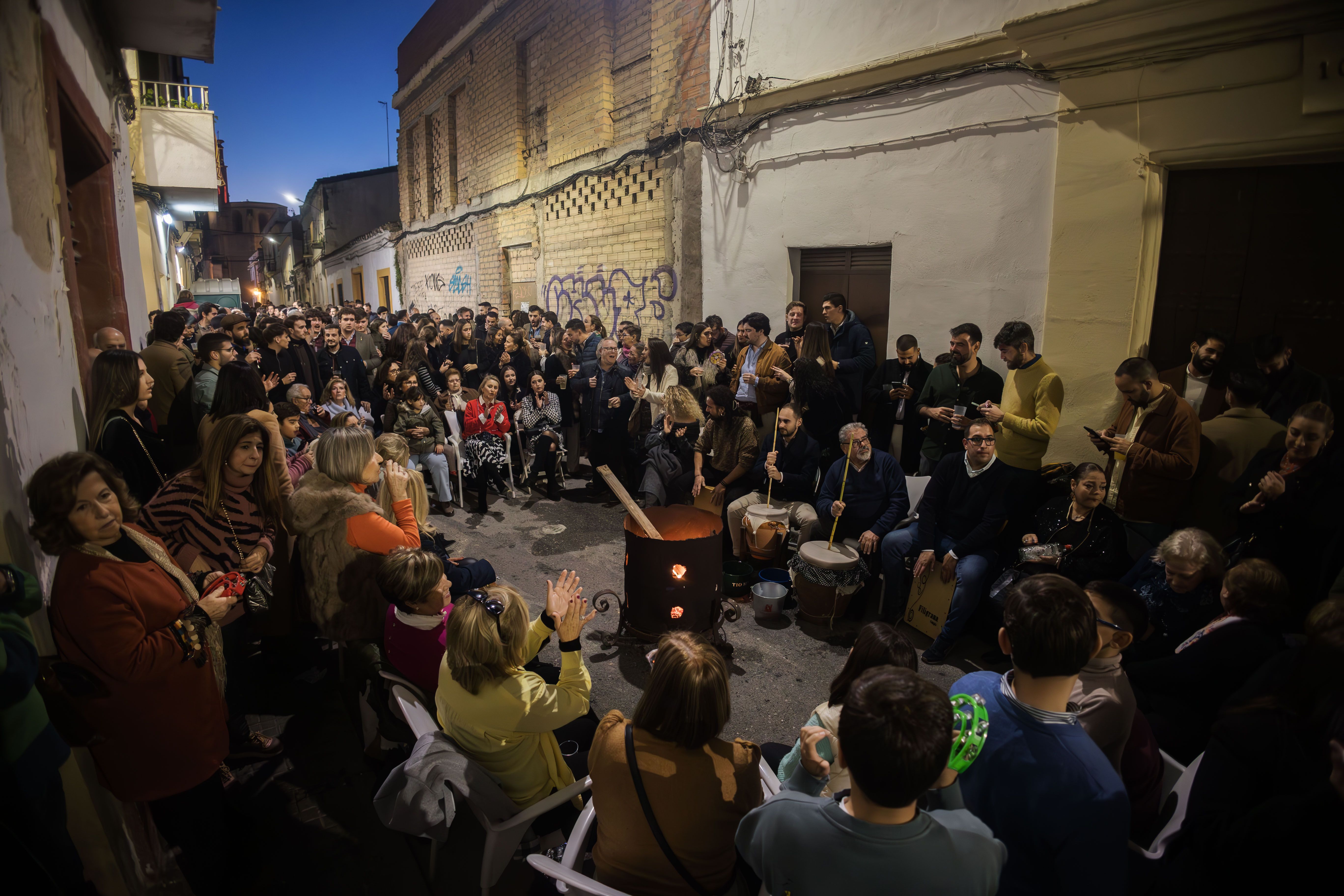 Raíces flamencas y moriscas. Imagen de archivo de una Zambomba tradicional en Jerez.
