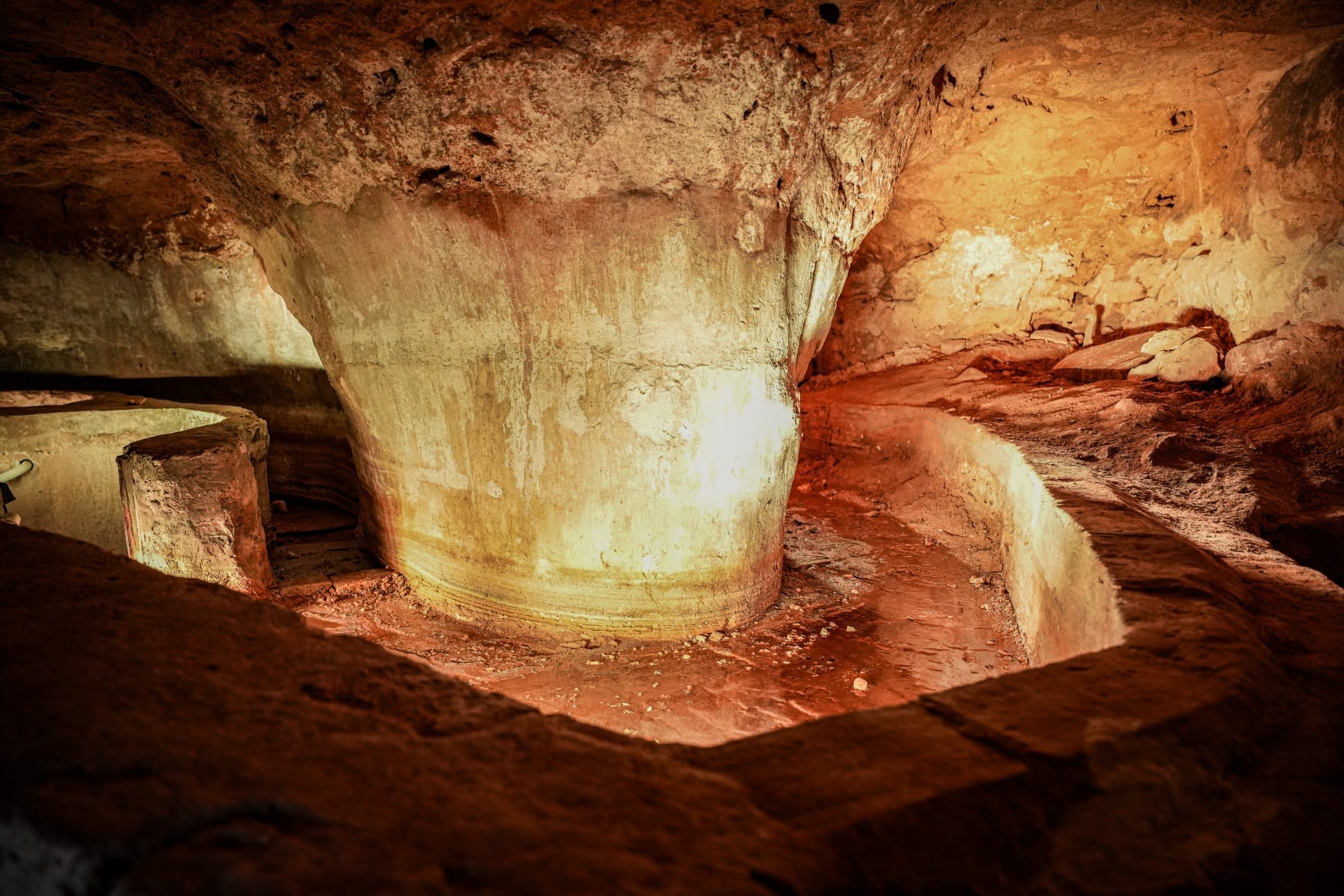 El laberíntico molino subterráneo de La Mina, una joya del patrimonio de Alcalá, ya se puede visitar.