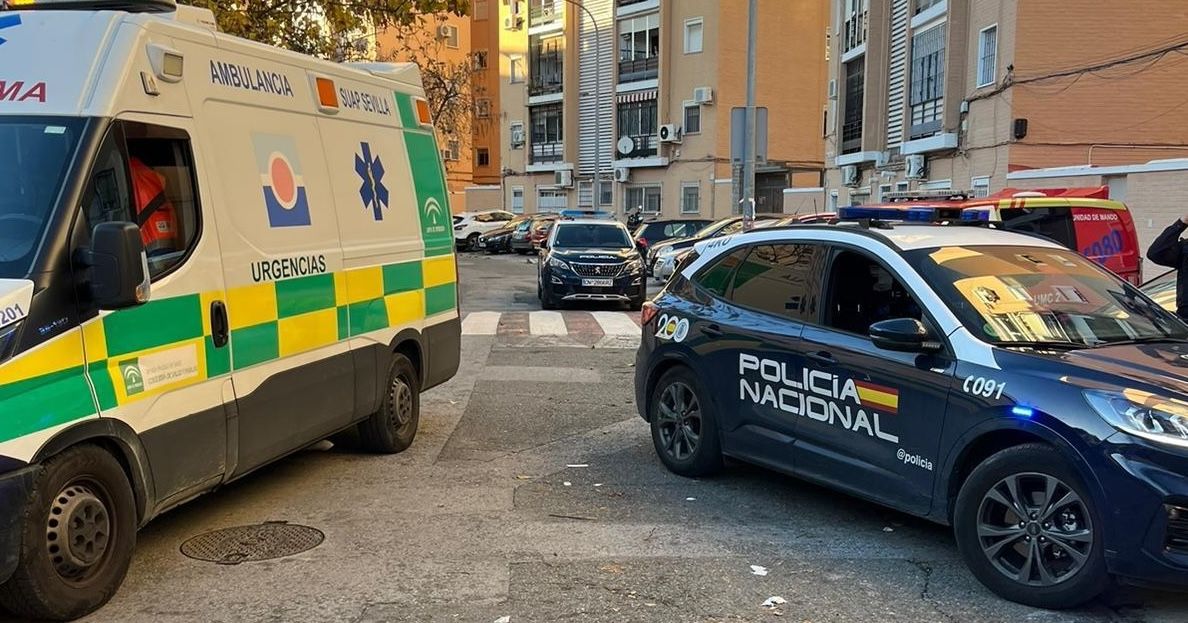 La Policía Nacional evita el suicidio de un hombre en Sevilla.