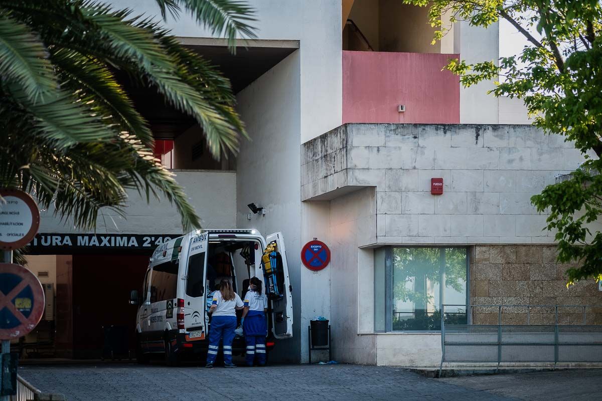 Sanitarios, en el Hospital de Jerez, en una imagen reciente. FOTO: MANU GARCÍA