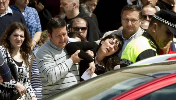 La madre de la menor cuyo cadáver fue encontrado junto al de su padre en Almonte, tras el funeral. IMAGEN: MOVISTAR + / EFE