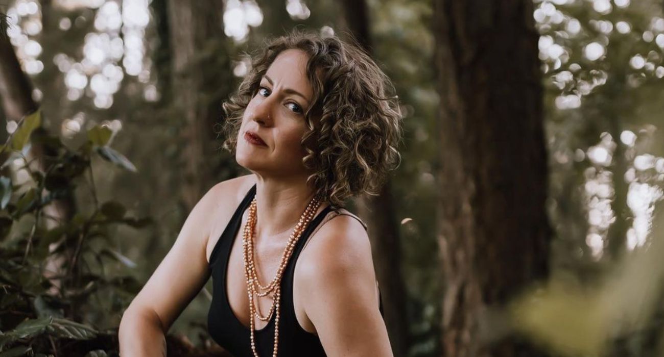 Sonja, junto a varios árboles, en una imagen de su Instagram.