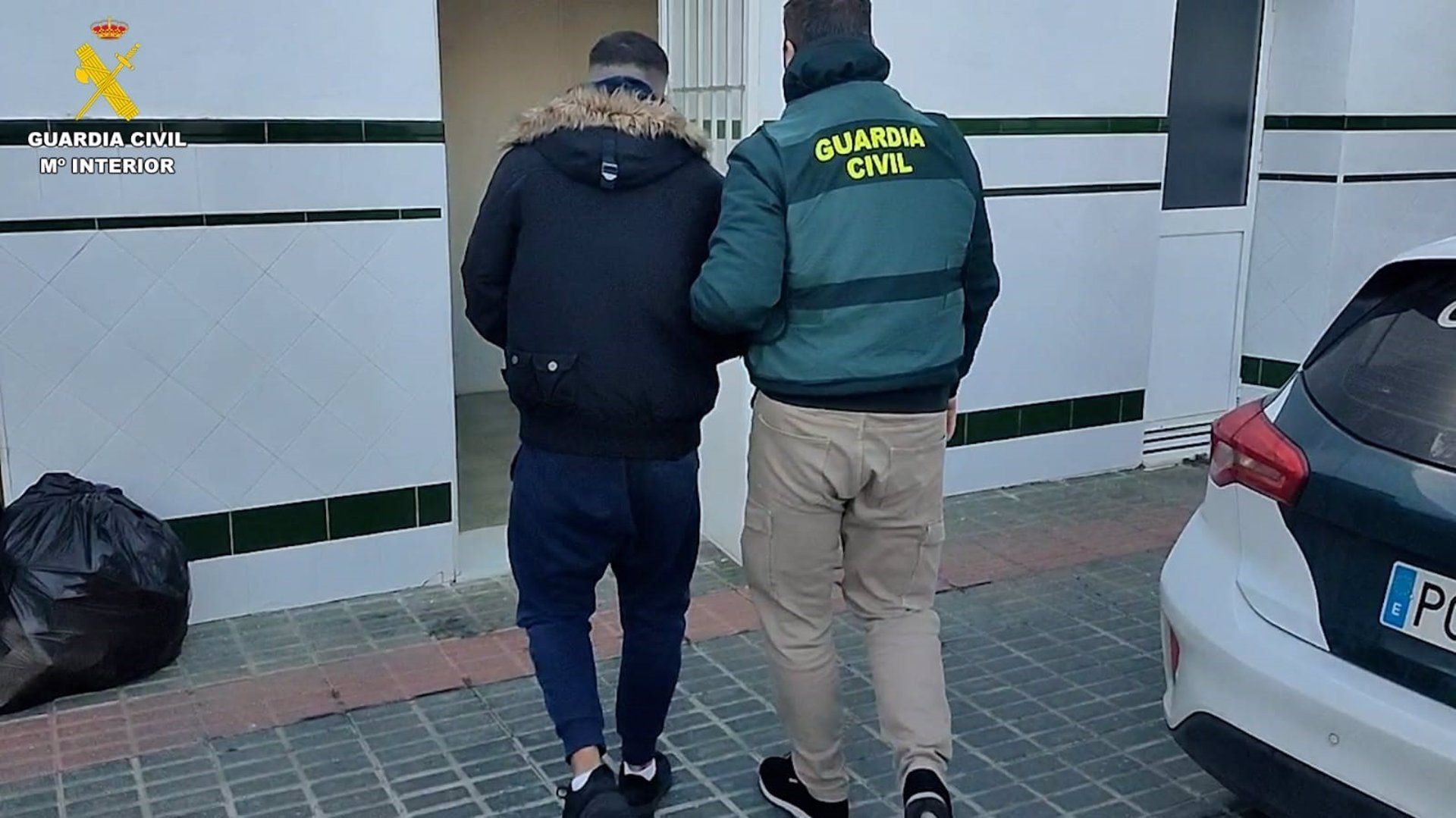 Roba a su suegro tras facilitar copias de las llaves de su casa a otro delincuente en Mairena.