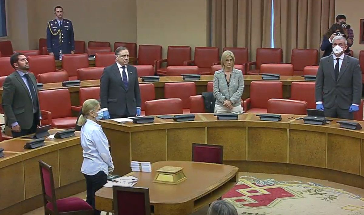 María José García-Pelayo, al inicio de la sesión del Congreso que tuvo que abandonar una hora más tarde tras toser y presentar unas décimas. FOTO: Congreos