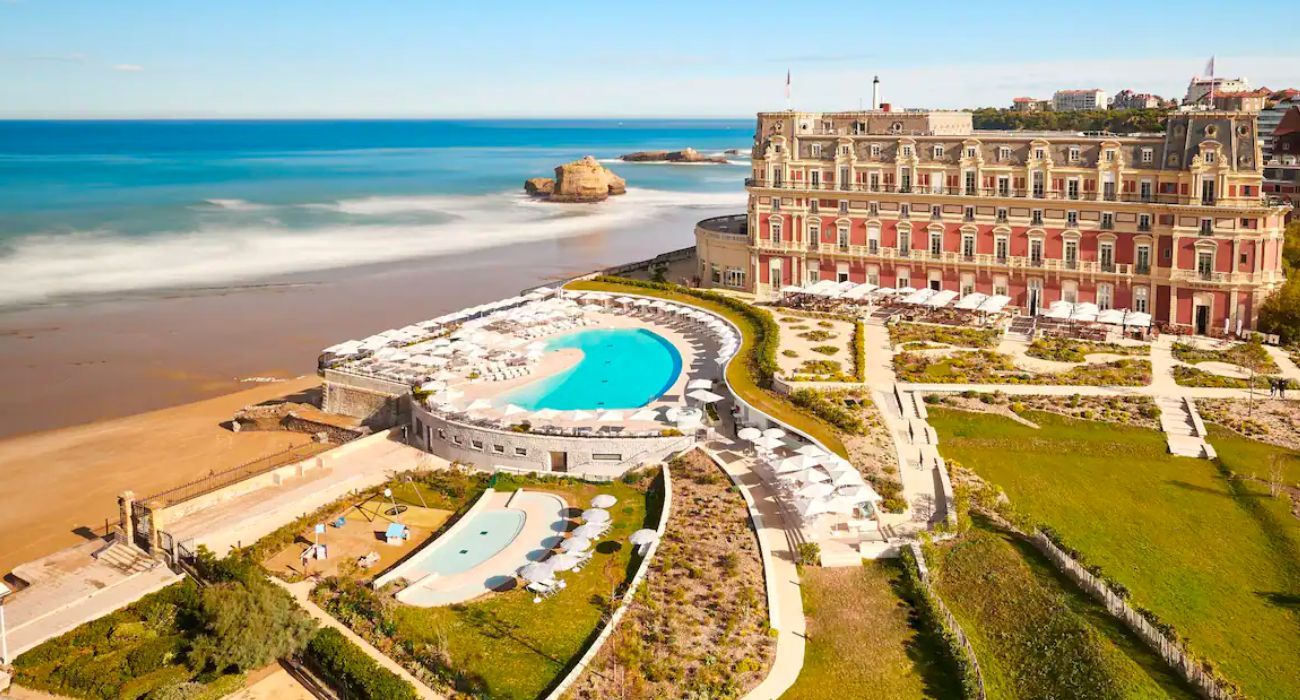 El hotel donde ha tenido lugar la humillante novatada.