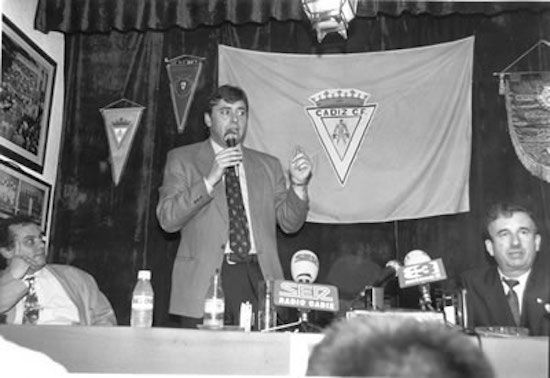 Michael Robinson en un encuentro con el Cádiz C.F.